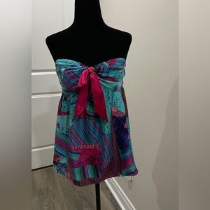 Women’s strapless top